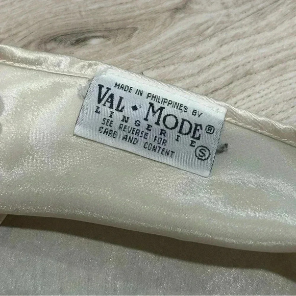 Vintage Val Mode Lingerie Ivory Satin Floral Sleeveless Slip Chemise Size L - Picture 5 of 7